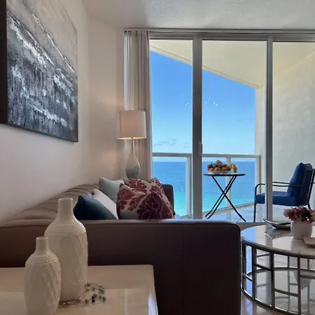 Luxury Oceanfront 3-Bedroom Condo With 3 Balconies